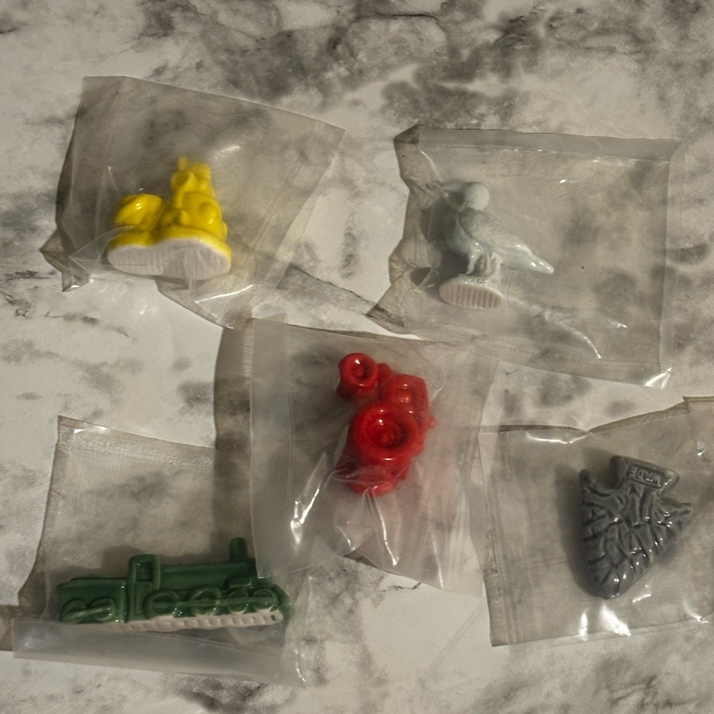 Red Rose Tea figurine Bundle